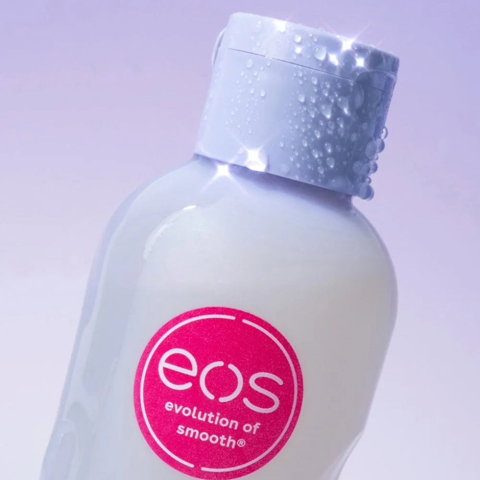 Ingredient-focused visual highlighting shea oil, plant-based squalane and the blend of nourishing plant oils used in the Vanilla Cashmere Body Oil.