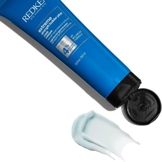 Redken Extreme Strength Builder Treatment 250ml deep conditioning hair treatment for damaged hair strengthens weak strands repairs breakage improves softness smoothness and overall hair resilience and shine